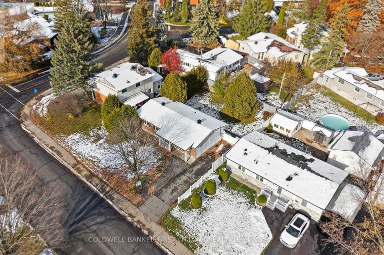 29157123/351-amiens-street/bilberry-creekqueenswood-heights/ottawa/ontario/K1E1P1_45