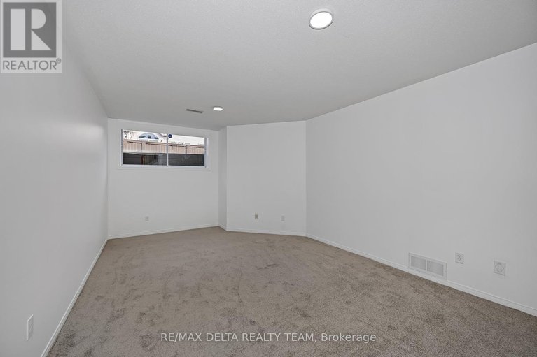 29122908/216-forestcrest-street/chapel-hill/ottawa/ontario/K1C7R5_29