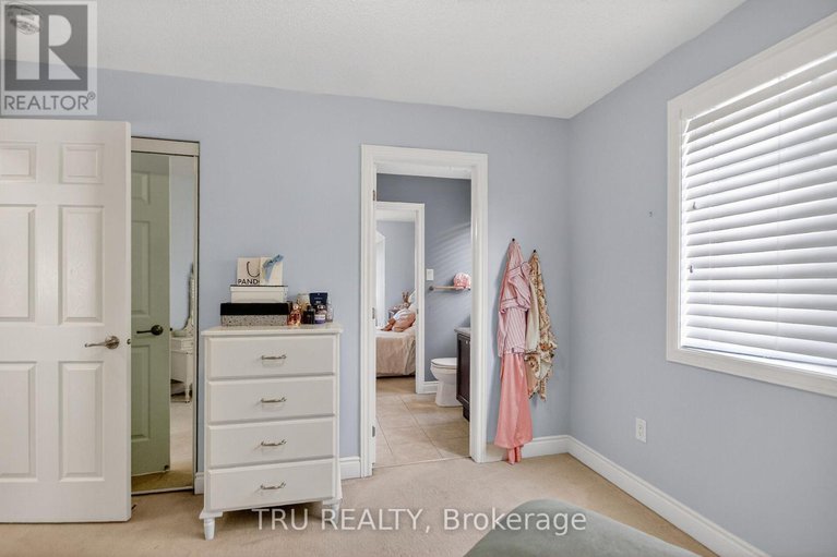 29443424/126-pinelock-street/emerald-meadowstrailwest/ottawa/ontario/K2M0L5_36