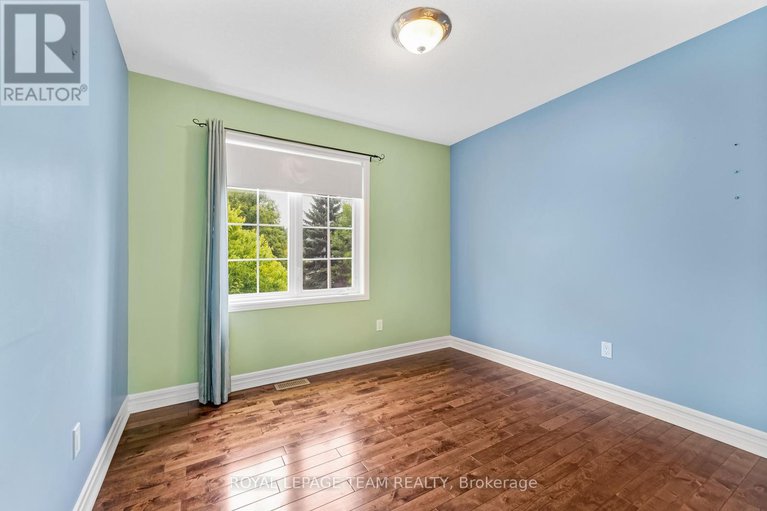 28771341/18-oakham-ridge/morgans-grantsouth-march/ottawa/ontario/K2K3B3_26