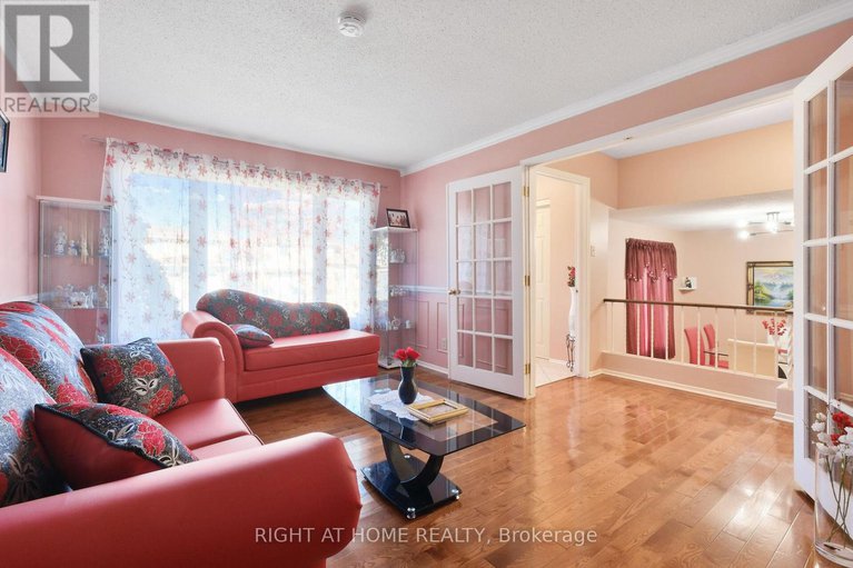 28221078/6104-vineyard-drive/convent-glen/ottawa/ontario/K1C2K2_9