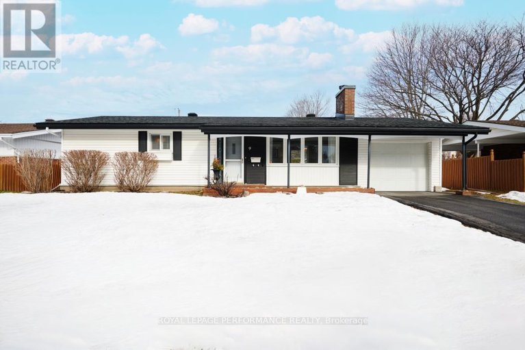 29450823/9-kilmory-crescent/borden-farmstewart-farmcarleton-heightsparkwood-hills/ottawa/ontario/K2E6M9_1