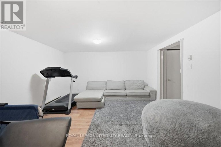 29606728/1985-woods-street/town-of-rockland/clarence-rockland/ontario/K4K1H7_28