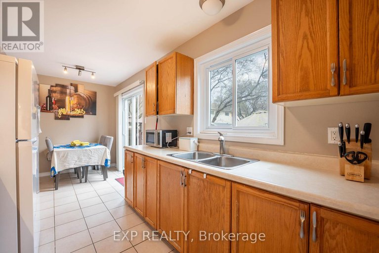 28250055/15-1979-greenvale-lane/chateauneuf/ottawa/ontario/K1C6E4_14