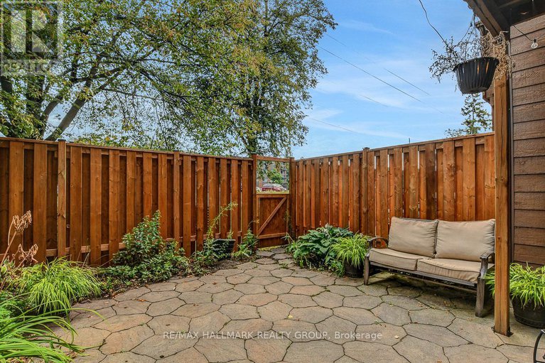 28827238/2094-eric-crescent/pineview/ottawa/ontario/K1B4P4_31