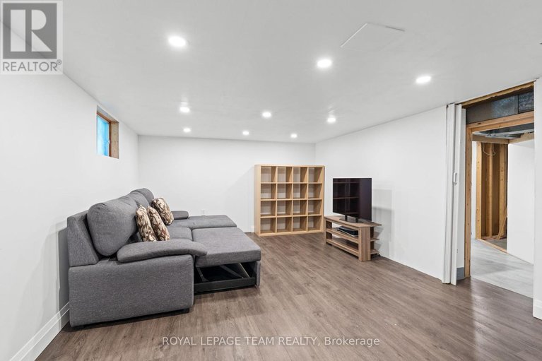 28651441/334-queen-mary-street/overbrookcastle-heights/ottawa/ontario/K1K1W9_28