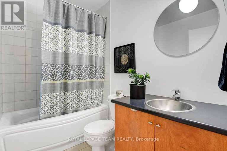 28458192/705-179-george-street/lower-townbyward-market/ottawa/ontario/K1N1J8_19