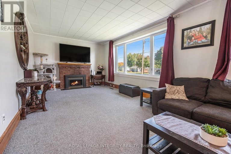 29620888/101-paul-drive/lanark-highlands-lanark-village/lanark-highlands/ontario/K0G1K0_5