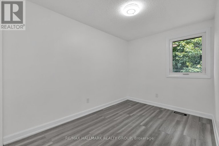 28594235/213-booth-street/west-centre-town/ottawa/ontario/K1R7V4_33