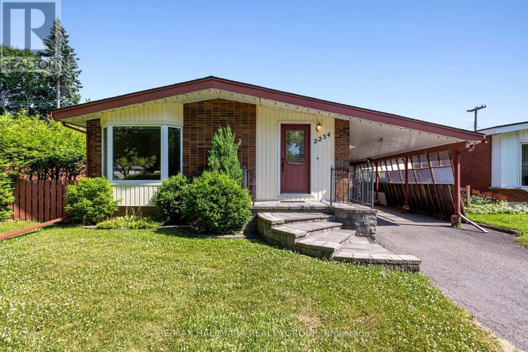 28611186/2234-bingham-street/elmvale-acresurbandale/ottawa/ontario/K1G2V7_1