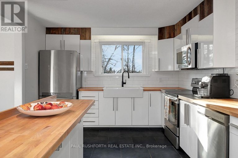 29451023/3304-old-highway-17/clarencerockland-twp/clarence-rockland/ontario/K4K1W3_13