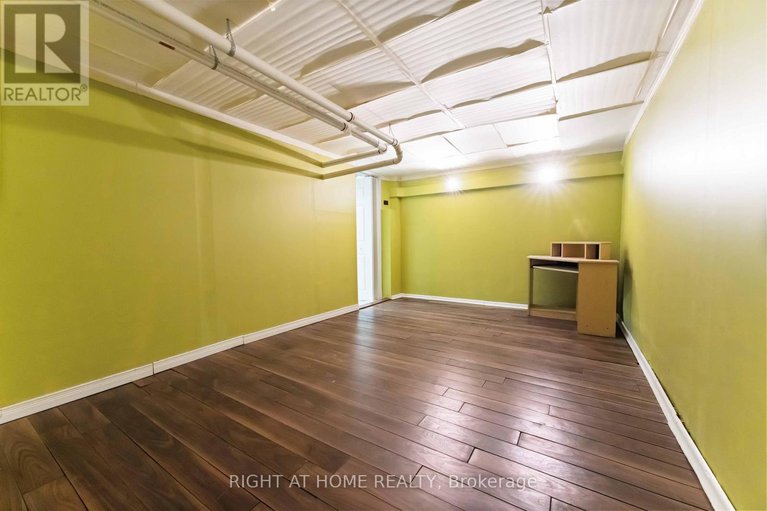 29245177/2221-circle-place/elmvale-acresurbandale/ottawa/ontario/K1G3E2_32