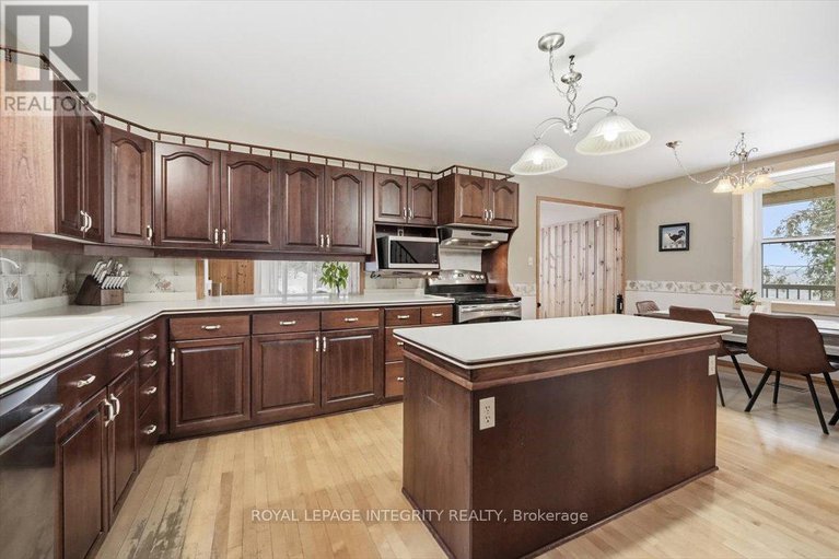 29219287/1814-old-montreal-road/cumberland-ridge/ottawa/ontario/K4C1G8_10