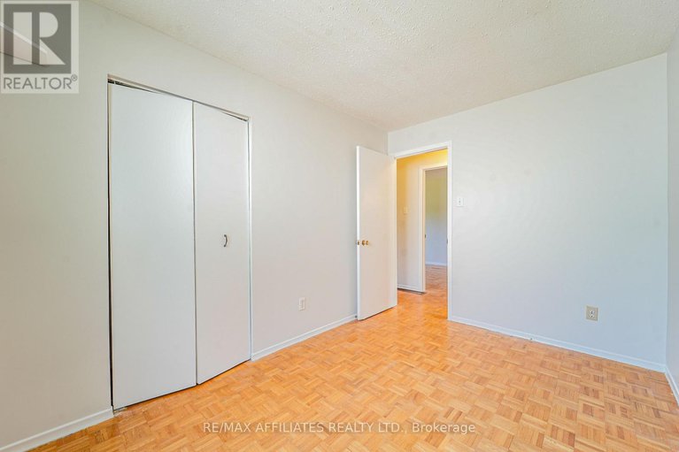 28708608/208-old-colony-road-e/glencairnhazeldean/ottawa/ontario/K2L1M7_19