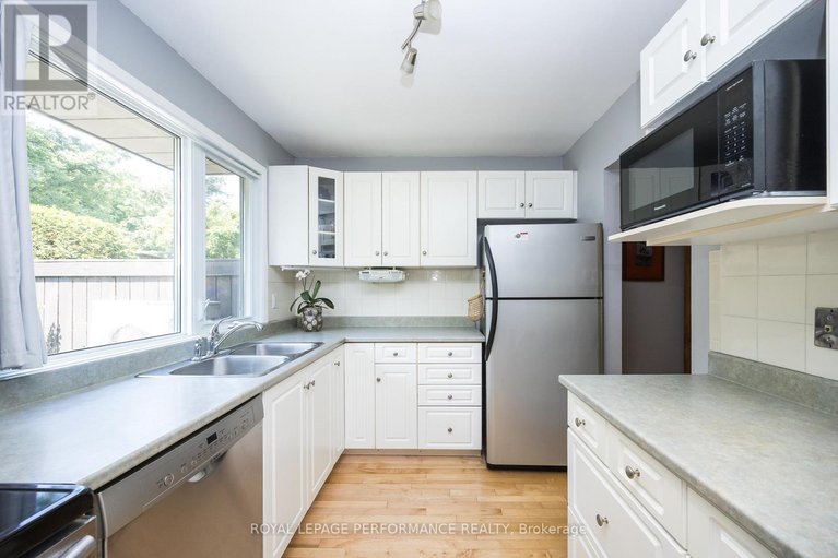 28471884/49-reaney-court/beaverbrook/ottawa/ontario/K2K1W7_21