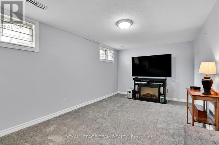 28179012/1728-smithers-crescent/chateauneuf/ottawa/ontario/K1C4X2_26