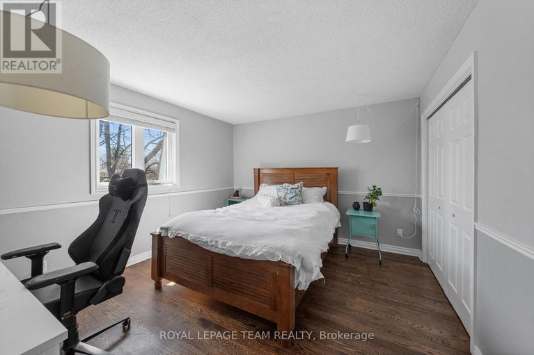 29662384/1081-boucher-crescent/manotick-south-to-roger-stevens/ottawa/ontario/K4M1B3_31