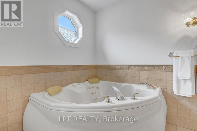 28311107/10a-ashburn-drive/borden-farmstewart-farmcarleton-heightsparkwood-hills/ottawa/ontario/K2E6N3_29