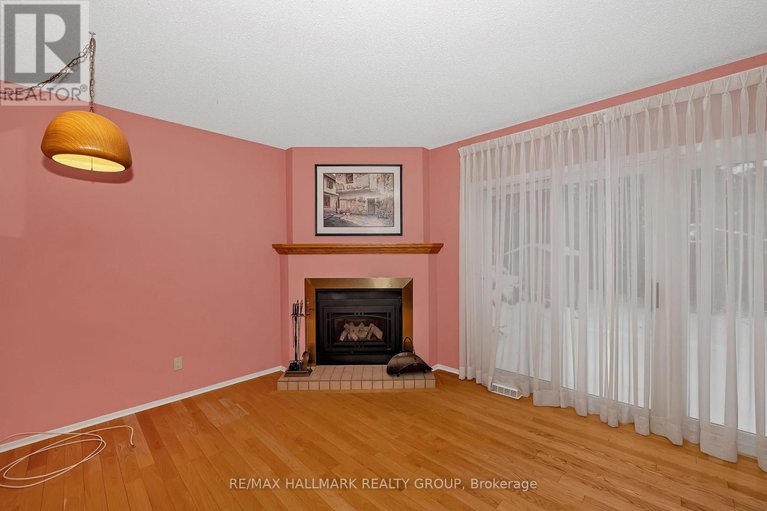 29212913/1835-windflower-way/chapel-hill/ottawa/ontario/K1C5Z8_9