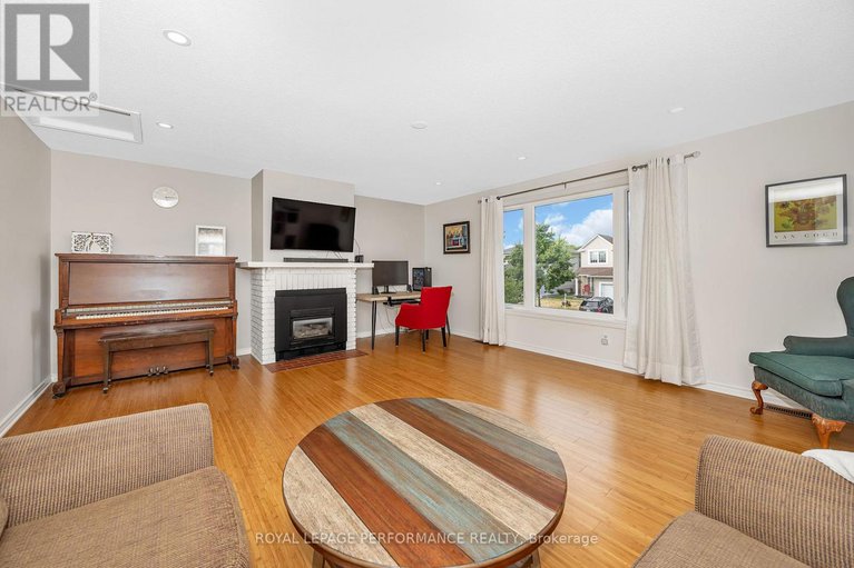 28869219/8-hyannis-avenue/cedargrovefraserdale/ottawa/ontario/K2J3H8_17