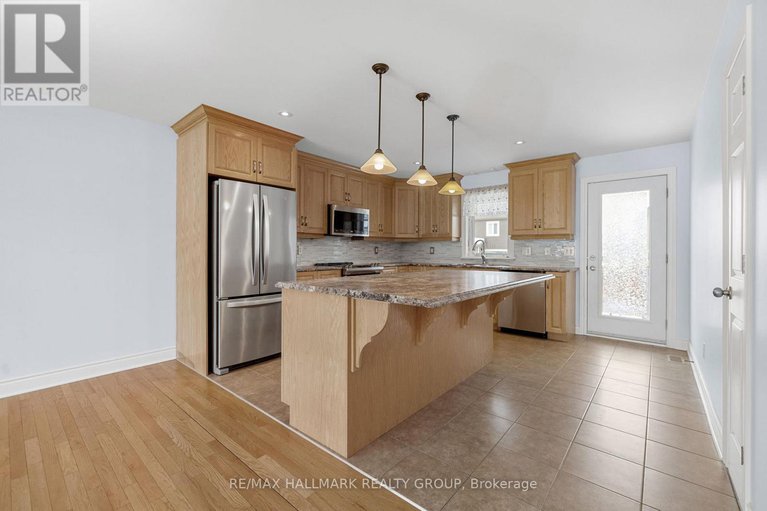 27816105/75-settlement-lane/russell/ontario/K4R0A4_10