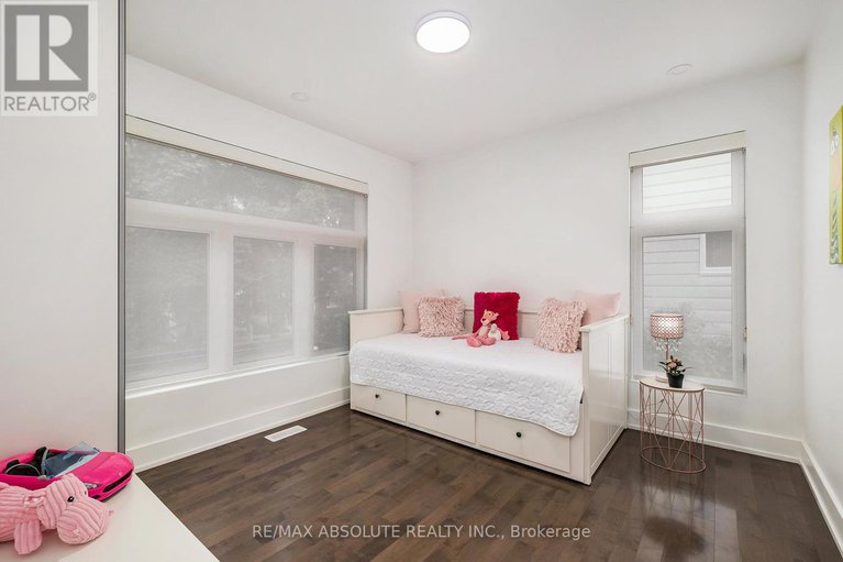 28419529/160-begonia-avenue/applewood-acres/ottawa/ontario/K1H6E4_20