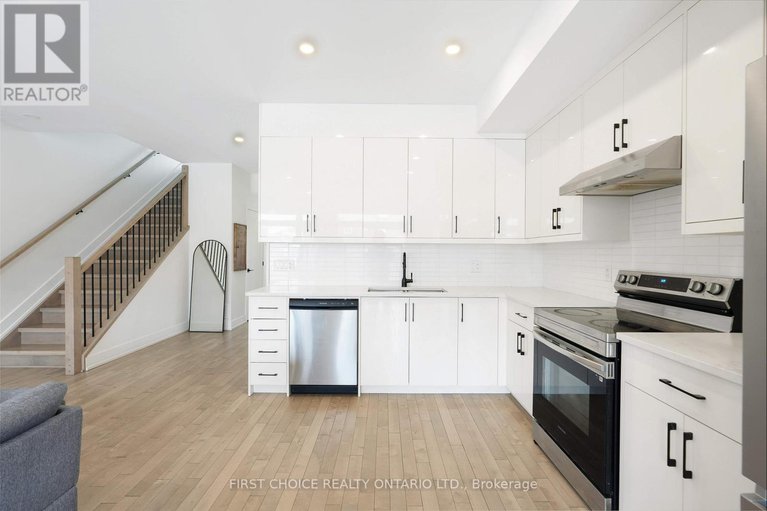 29428405/271-queen-mary-street/overbrookcastle-heights/ottawa/ontario/K1K1X1_9