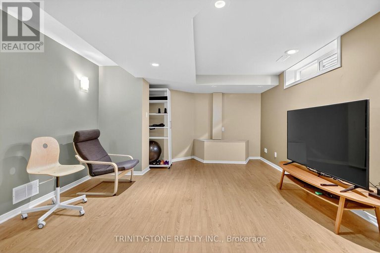 28977788/11-whalings-circle/stittsville-central/ottawa/ontario/K2S1S4_44
