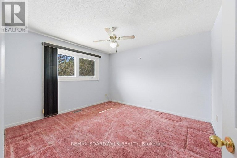 29567574/1274-maitland-avenue/copeland-park/ottawa/ontario/K2C2C6_13