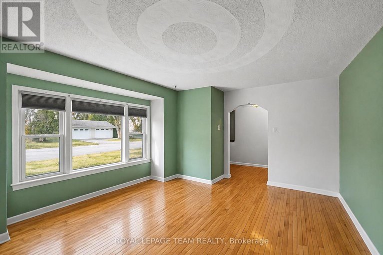 29656650/26-starwood-road/meadowlandsst-claire-gardens/ottawa/ontario/K2G1Y8_17