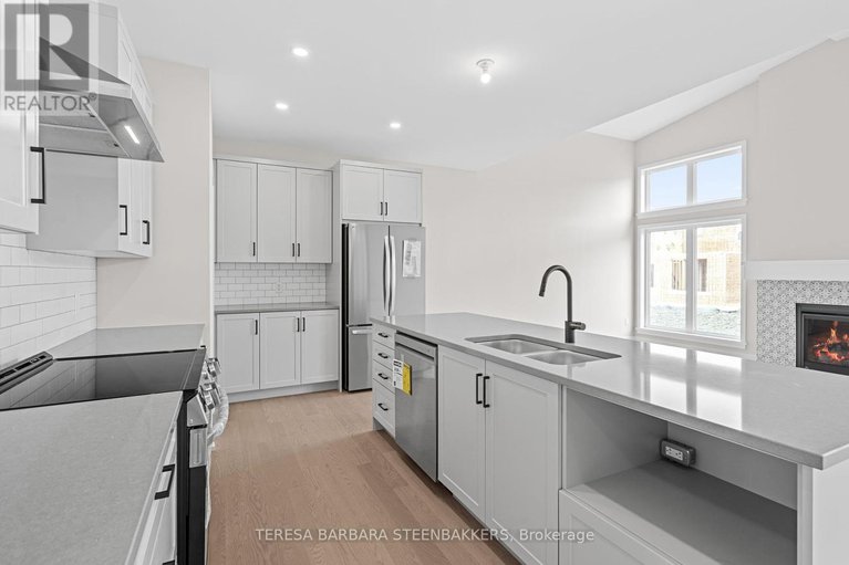 27846095/747-kenny-gordon-avenue-n/riverside-southgloucester-glen/ottawa/ontario/K4M0X9_14