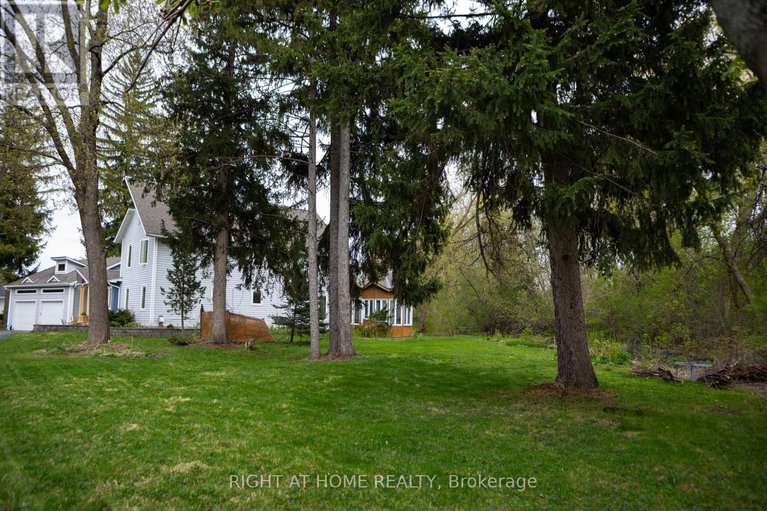 28315560/3208-richmond-road/bruce-farmgraham-parkqualicumbellands/ottawa/ontario/K2H5B6_8
