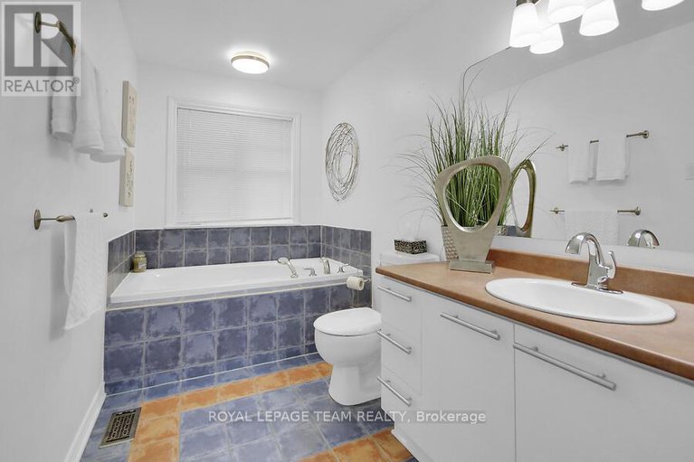 28451153/70-oldfield-street/barrhaven-east/ottawa/ontario/K2G7C2_32