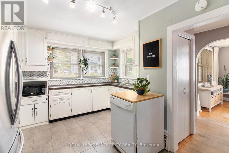 28820811/484-whitney-street/winchester/north-dundas/ontario/K0C2K0_10