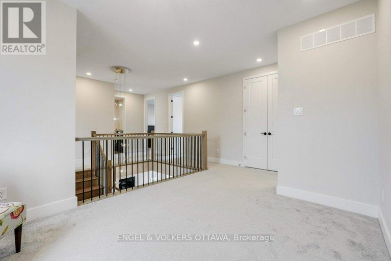 28933678/1010-carden-lane/orleans-village/ottawa/ontario/K1W0N3_34