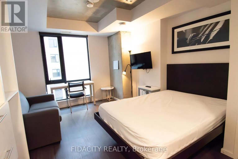 29169739/2911-105-champagne-avenue-s/west-centre-town/ottawa/ontario/K1S4P3_5