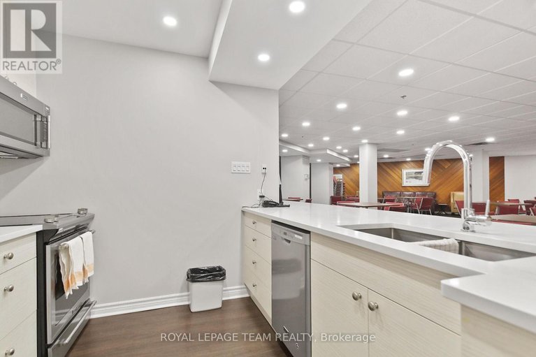 28646653/1103-1025-richmond-road/woodroffe/ottawa/ontario/K2B8G8_32