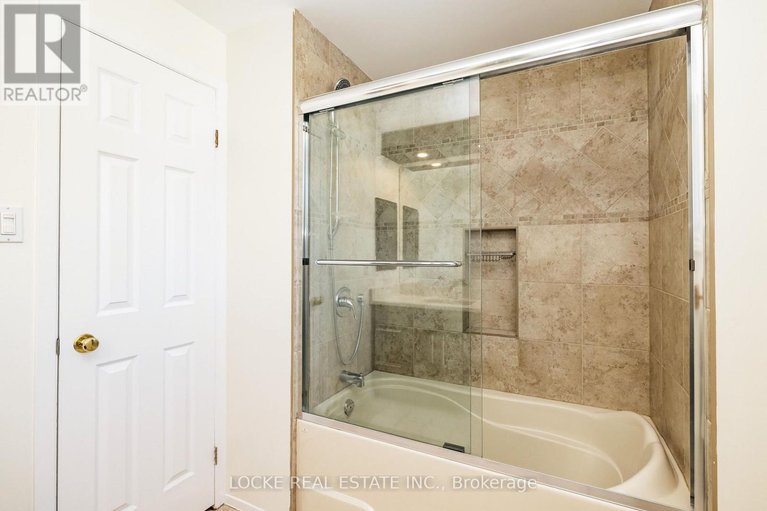 29535443/1404-forest-valley-drive/chapel-hill/ottawa/ontario/K1C5M8_34