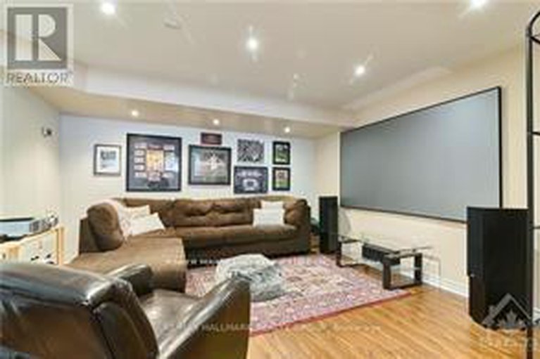 29244921/841-balsam-drive/chatelaine-village/ottawa/ontario/K1E1B8_21