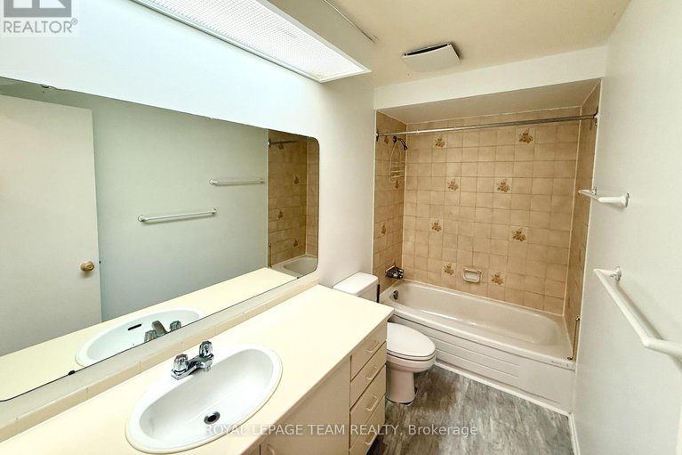 28744295/a-14-castlebrook-lane/centrepointe/ottawa/ontario/K2G5G4_21