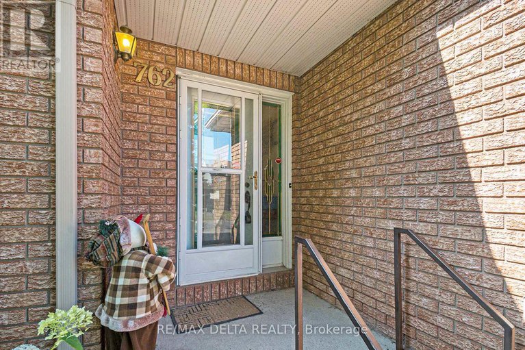 28683865/762-adencliffe-drive/fallingbrookridgemount/ottawa/ontario/K4A3E5_2