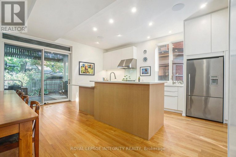 28914148/45-mcleod-street/ottawa-centregolden-triangle/ottawa/ontario/K2P0Z4_13