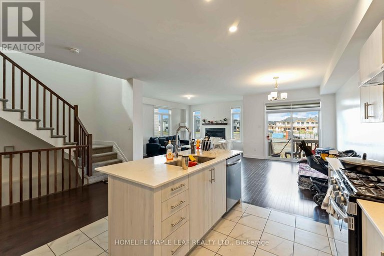 28816771/332-monticello-avenue/emerald-meadowstrailwest/ottawa/ontario/K2S2S5_7