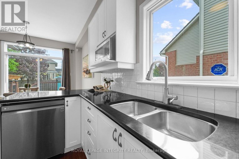 28586638/4463-shoreline-drive/riverside-southgloucester-glen/ottawa/ontario/K1V1R7_13