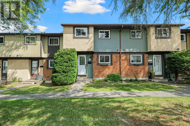 28830015/1351-bakker-court/convent-glen-south/ottawa/ontario/K1C2K5_1