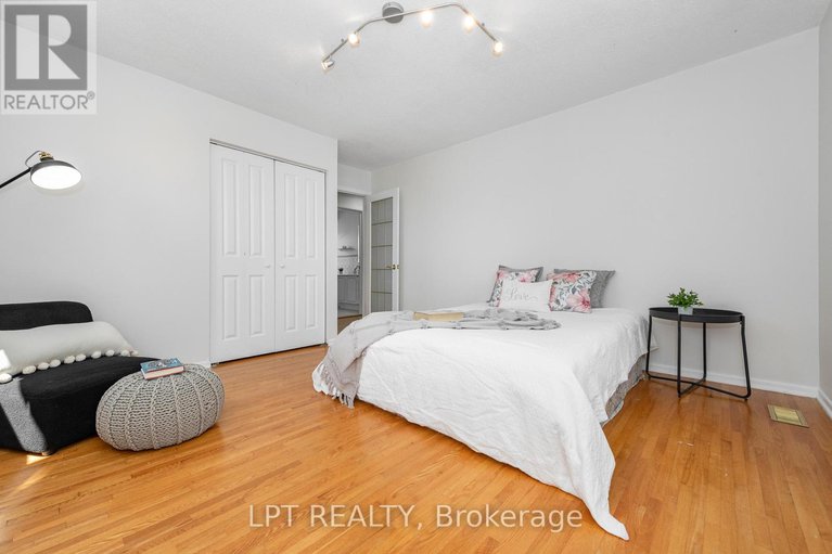 28632467/1329-fontenay-crescent/south-keys/ottawa/ontario/K1V7K5_14