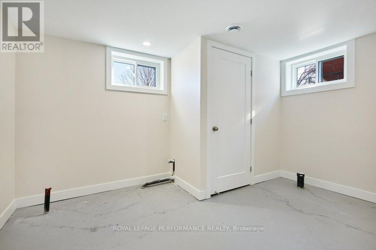 29470897/624-clarke-avenue/castle-heightsrideau-high/ottawa/ontario/K1K0Y7_35