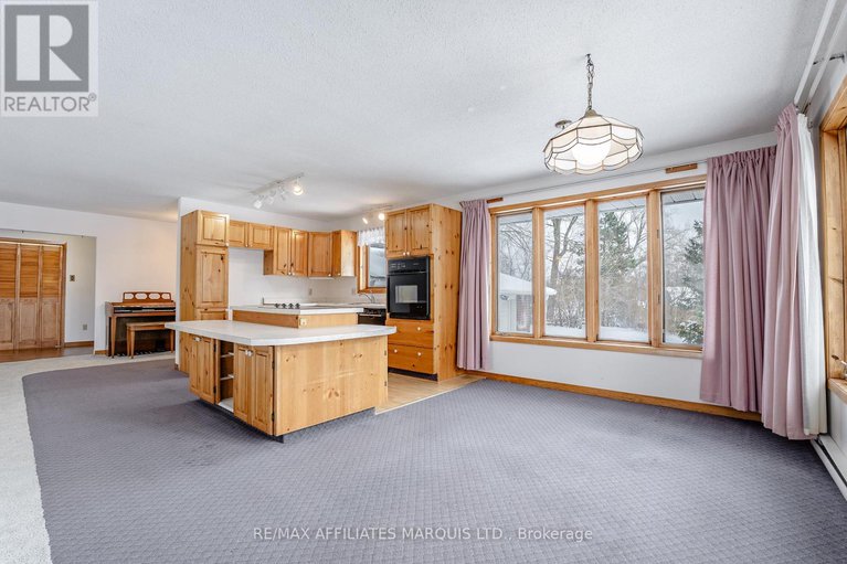 28215114/10984-county-rd-2-road/iroquois/south-dundas/ontario/K0E1K0_8