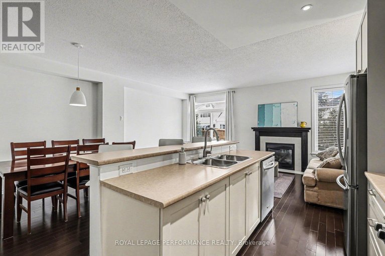 29430720/810-white-alder-avenue/blossom-parkkemp-parkfindlay-creek/ottawa/ontario/K1T0G2_3