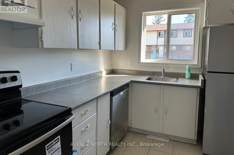 28858840/1790-dondale-st-street/pineview/ottawa/ontario/K1B5H8_9